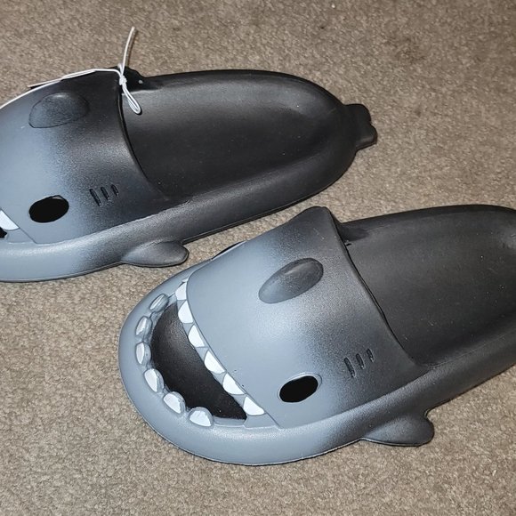 shark flip flops - Picture 2 of 5